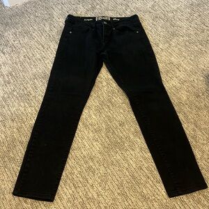 Women’s/Juniors black size 11, regular skinny jeans NWOT